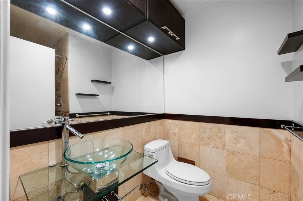 10757 Hortense Street - Photo 15