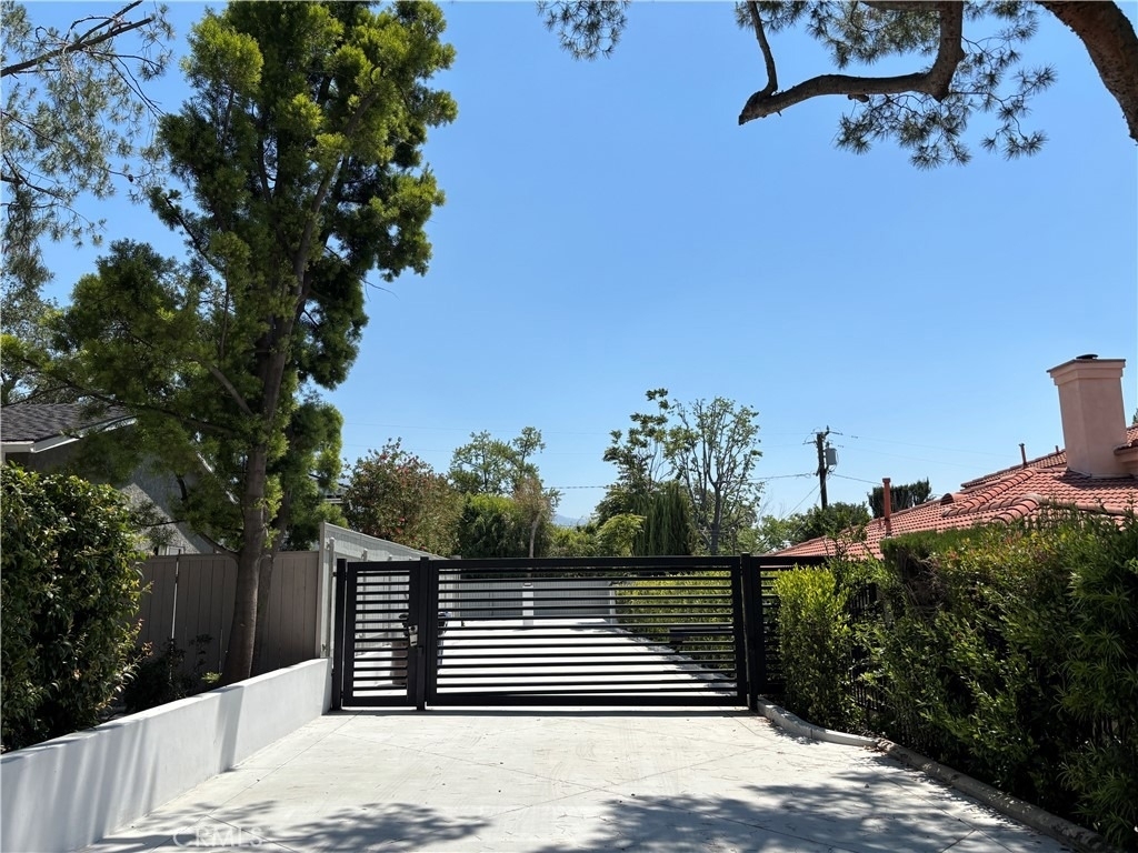 4832 La Canada Boulevard - Photo 0