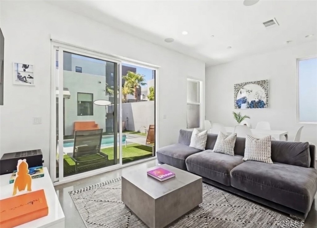 2705 Paragon - Photo 3