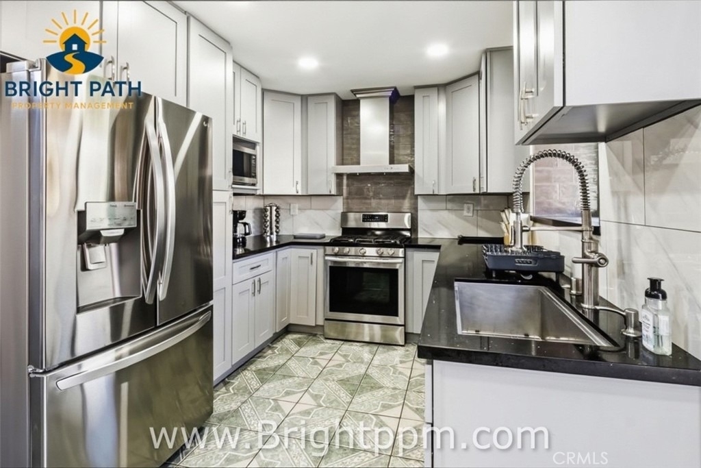 25280 Bay - Photo 9
