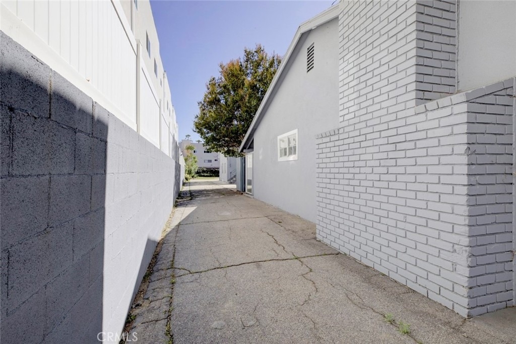14916 Wyandotte - Photo 21