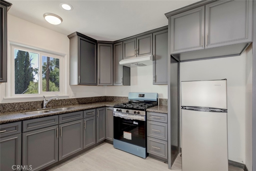 14916 Wyandotte - Photo 5