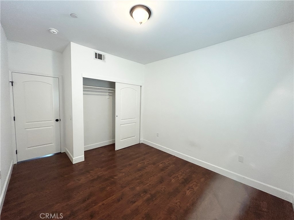 1861 S Longwood Avenue - Photo 12