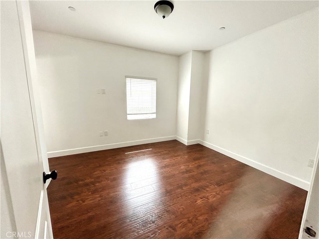 1861 S Longwood Avenue - Photo 9