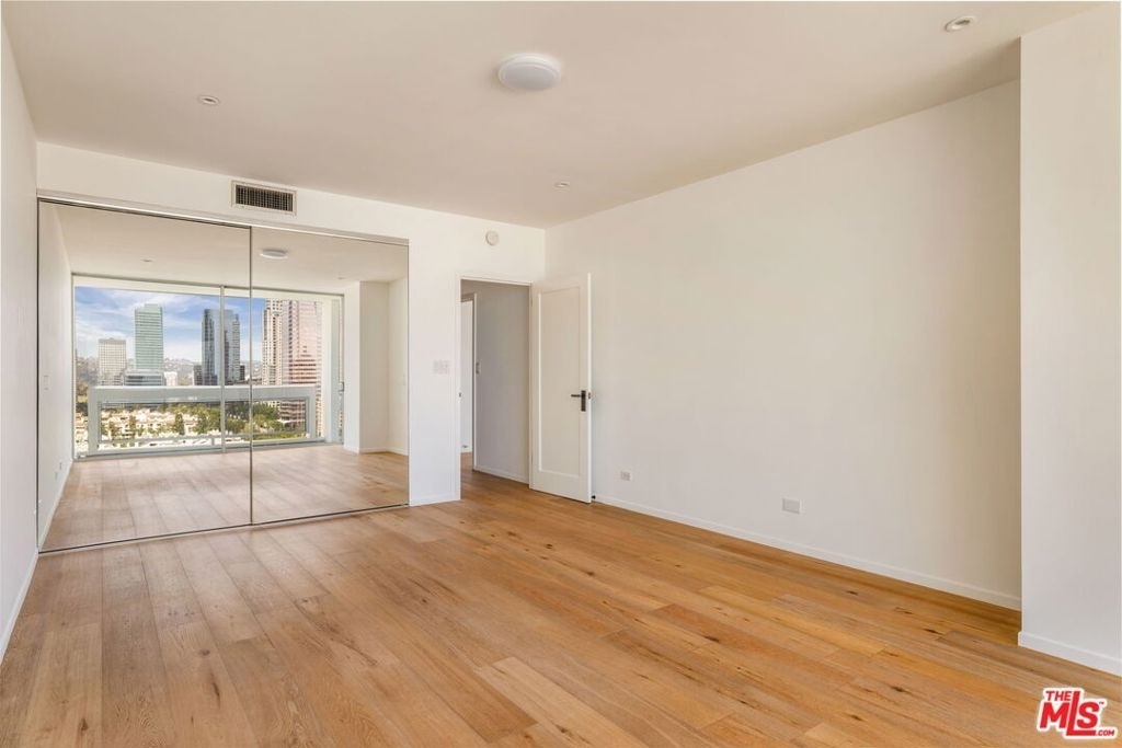 2222 Avenue Of The Stars - Photo 15