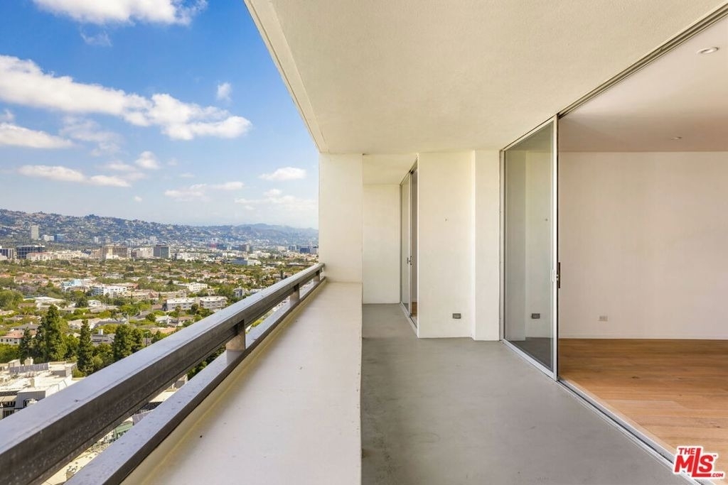 2222 Avenue Of The Stars - Photo 20
