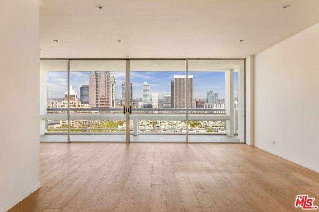 2222 Avenue Of The Stars - Photo 0