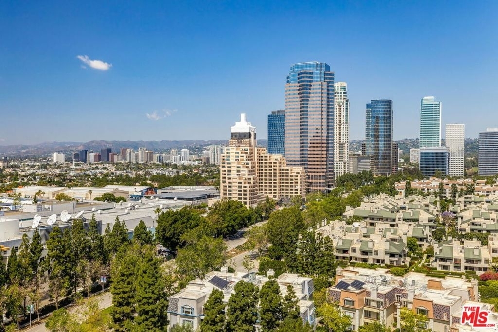 2222 Avenue Of The Stars - Photo 27