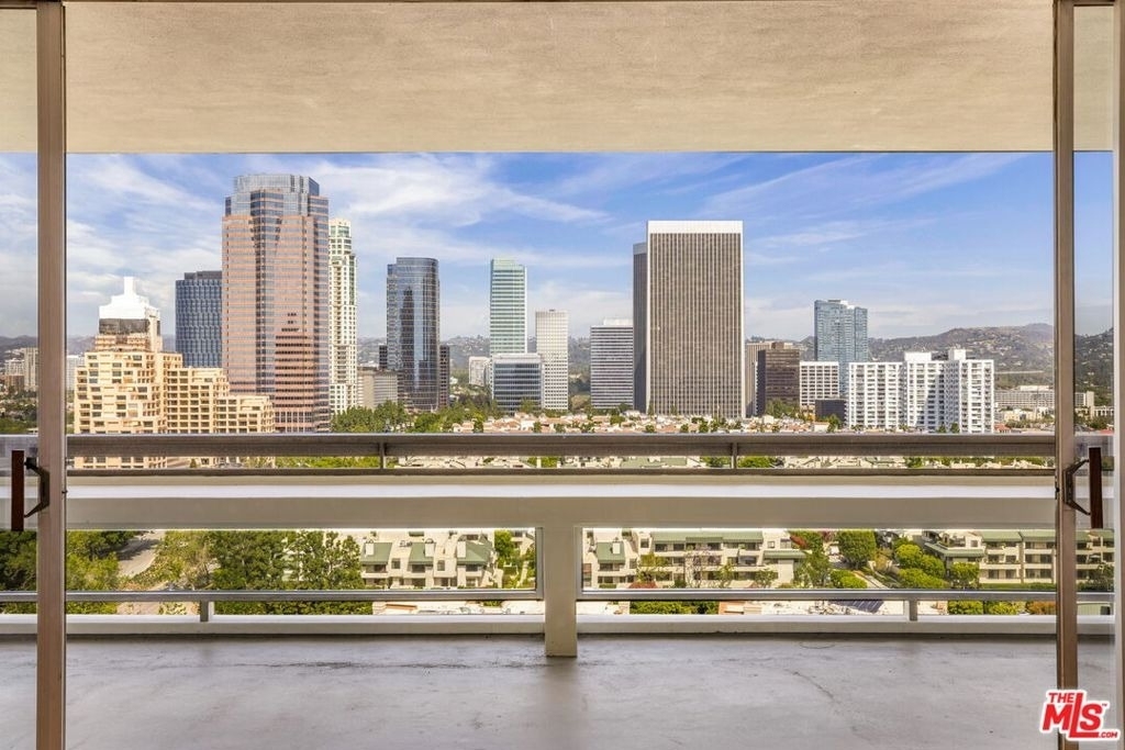 2222 Avenue Of The Stars - Photo 26