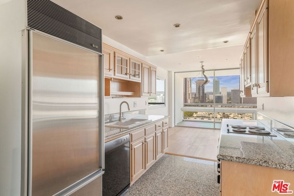 2222 Avenue Of The Stars - Photo 5