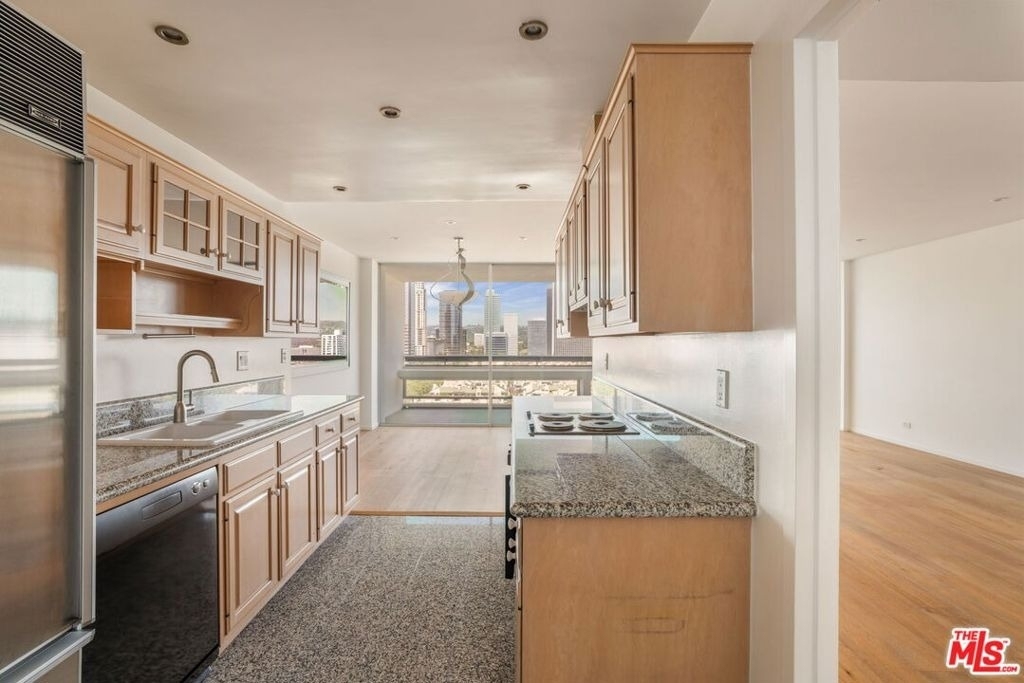 2222 Avenue Of The Stars - Photo 6