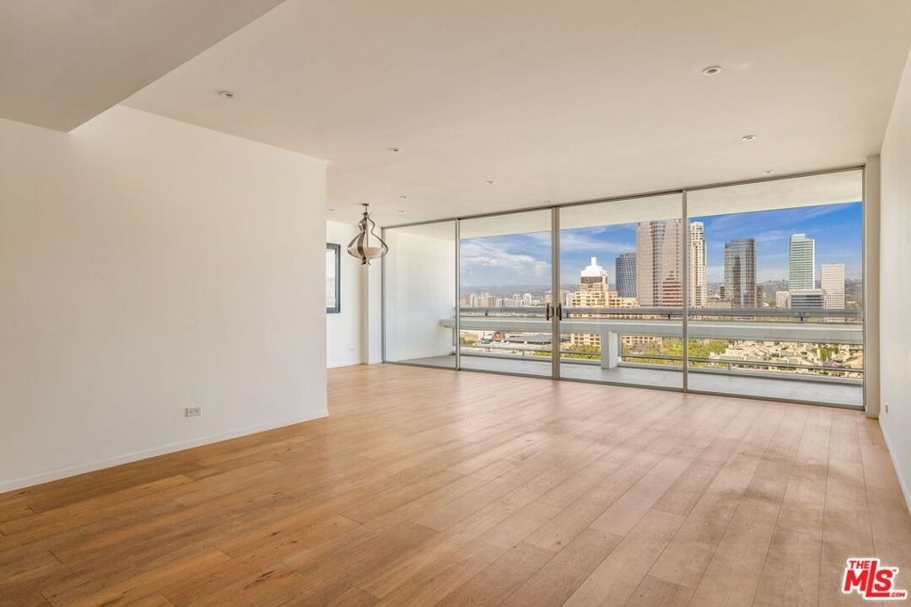 2222 Avenue Of The Stars - Photo 3