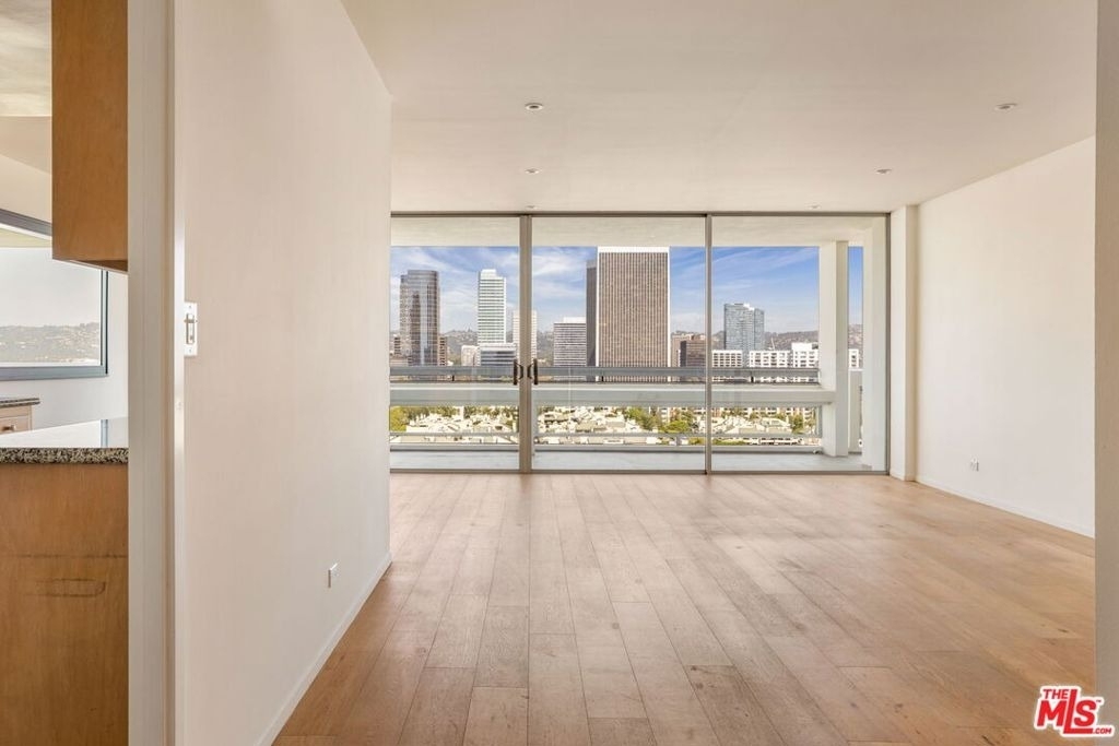2222 Avenue Of The Stars - Photo 1