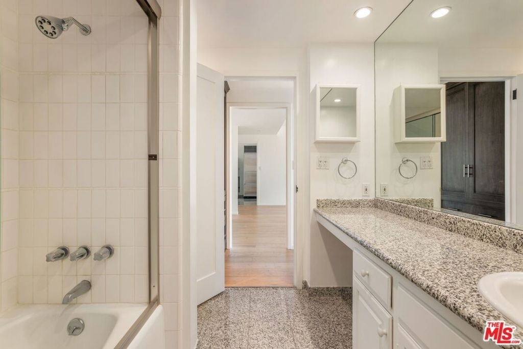 2222 Avenue Of The Stars - Photo 17