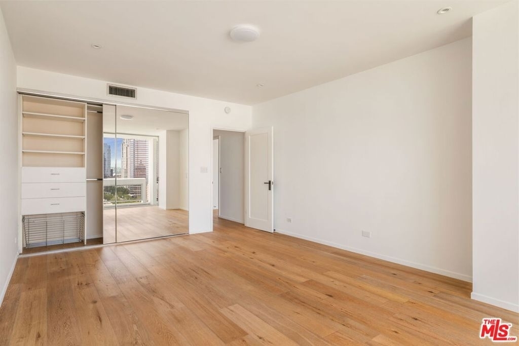 2222 Avenue Of The Stars - Photo 14