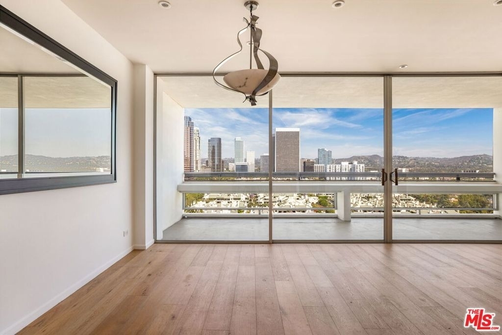 2222 Avenue Of The Stars - Photo 10