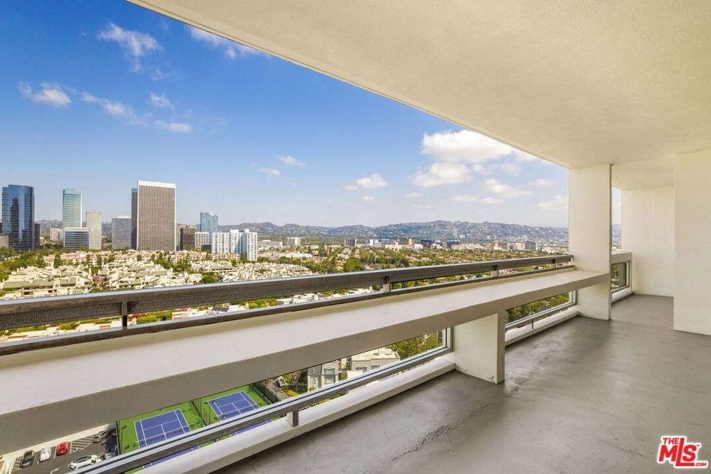 2222 Avenue Of The Stars - Photo 21
