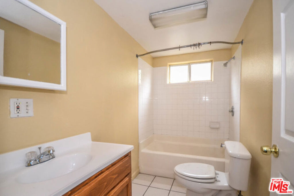 3722 Wall Street - Photo 4