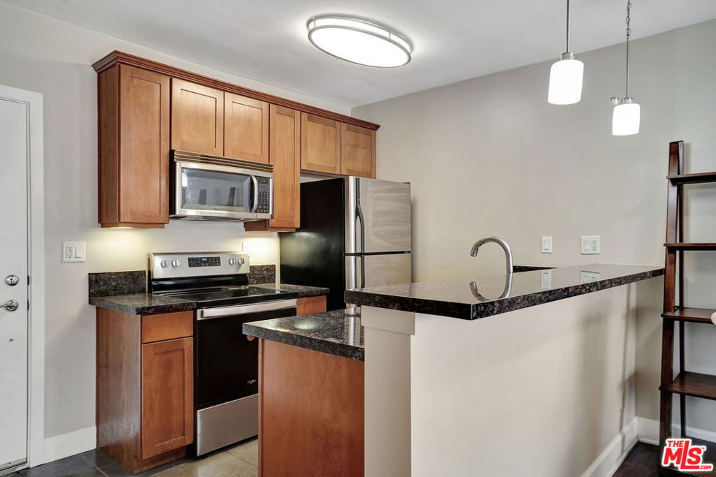 10982 Roebling Avenue - Photo 3