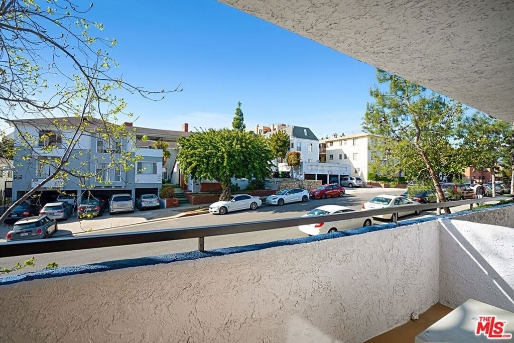 10982 Roebling Avenue - Photo 5