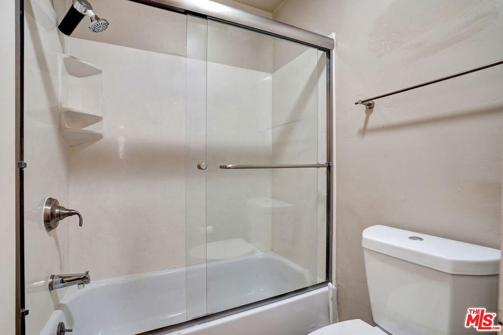 10982 Roebling Avenue - Photo 12