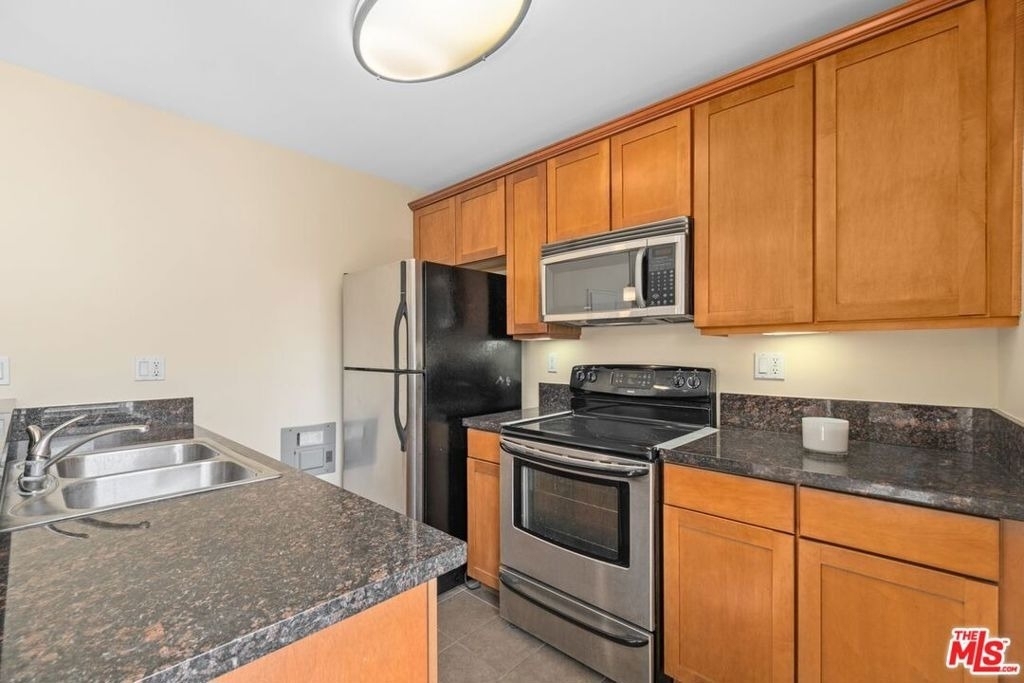 10982 Roebling Avenue - Photo 4