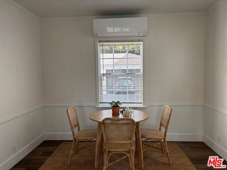 1638 Greenfield Avenue - Photo 8