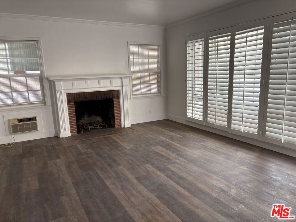 1638 Greenfield Avenue - Photo 1