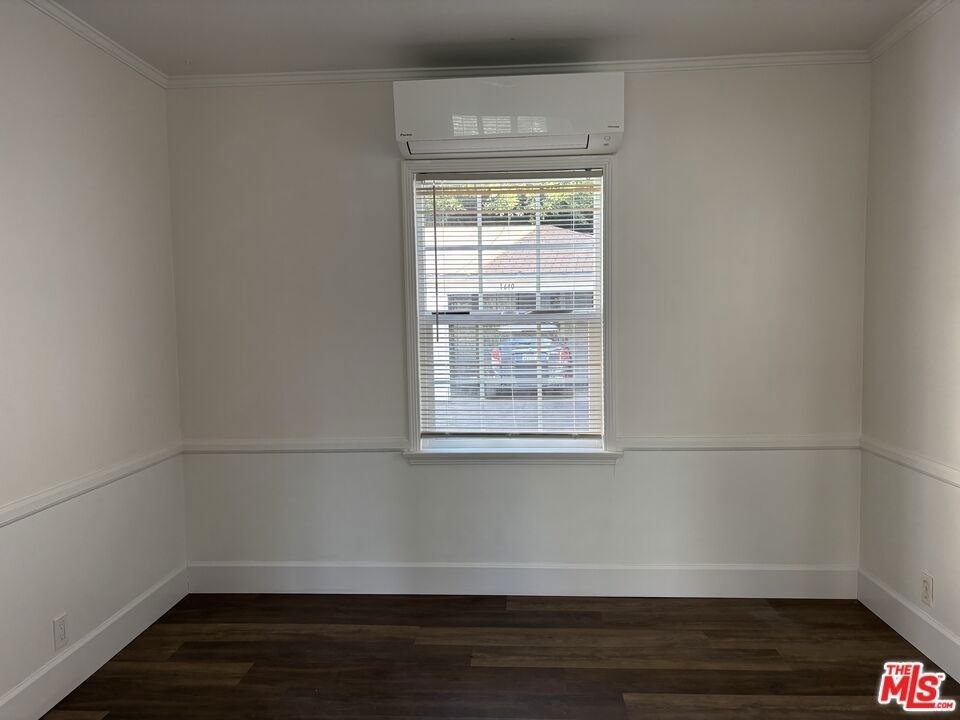 1638 Greenfield Avenue - Photo 9