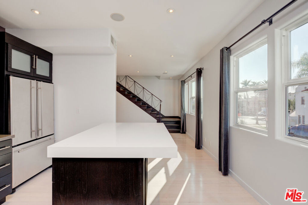 932 S Shenandoah Street - Photo 5