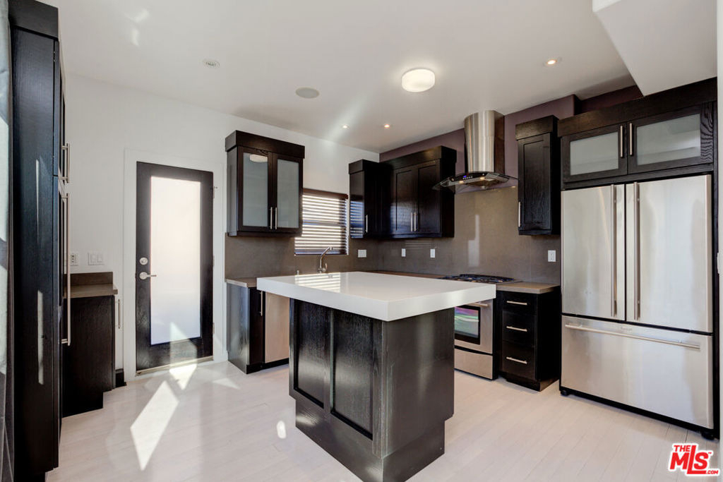 932 S Shenandoah Street - Photo 3