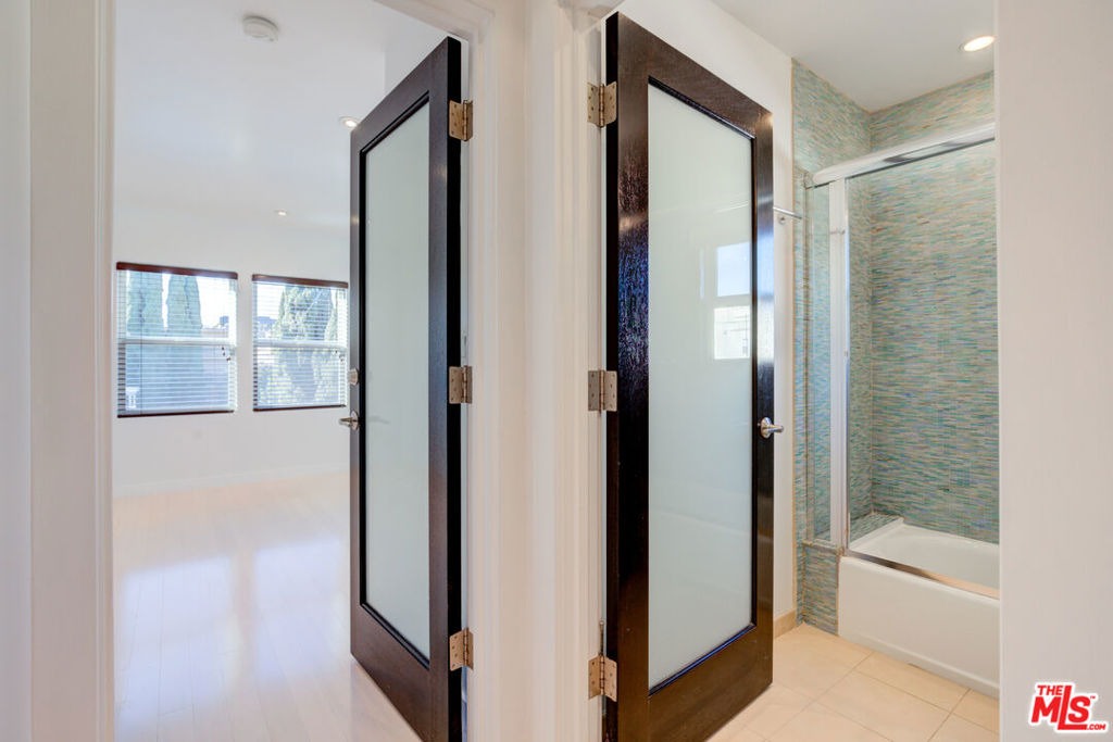 932 S Shenandoah Street - Photo 12