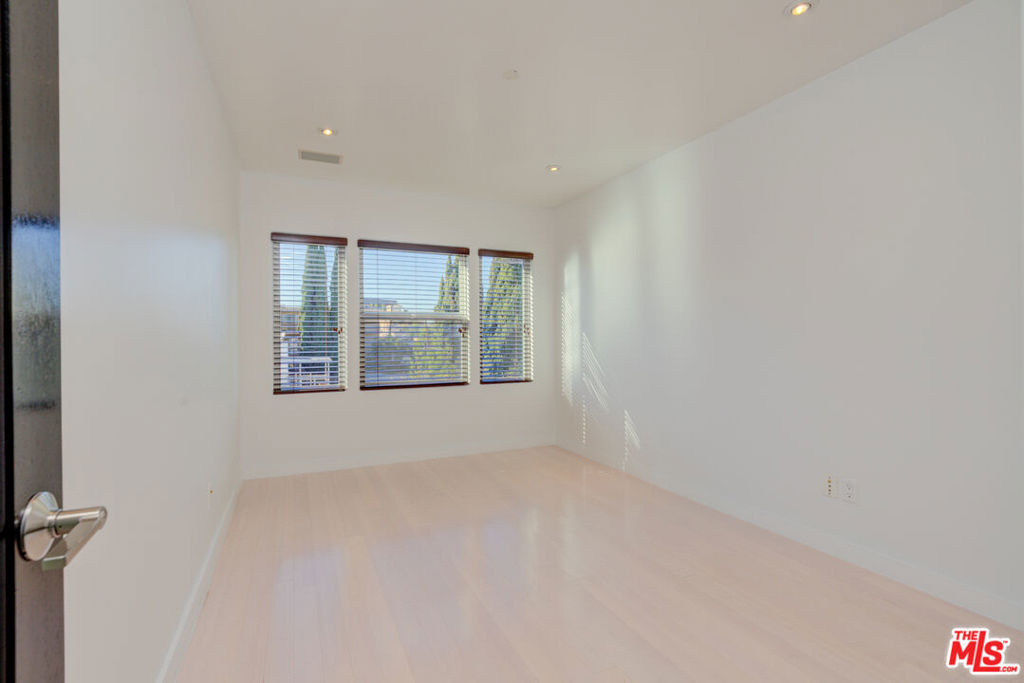 932 S Shenandoah Street - Photo 10