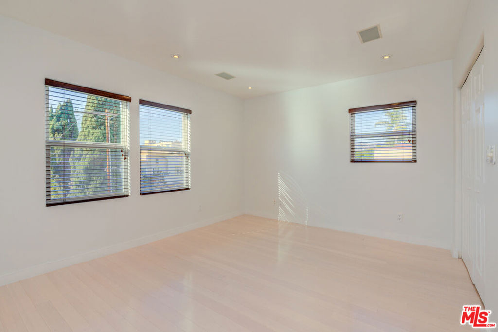 932 S Shenandoah Street - Photo 8