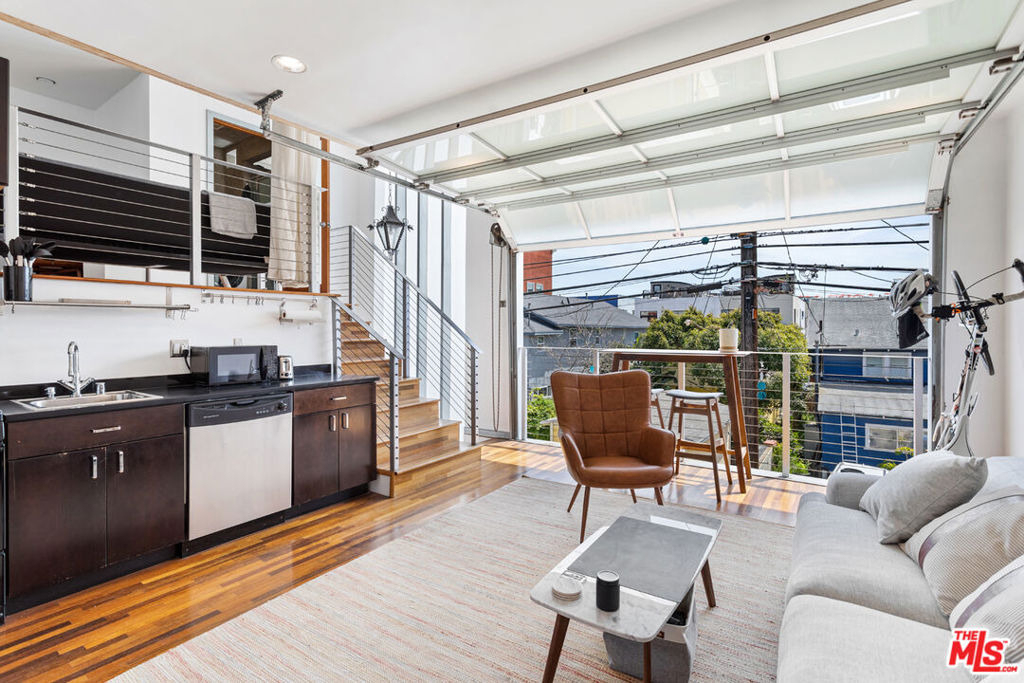 24 Westminster Avenue - Photo 0