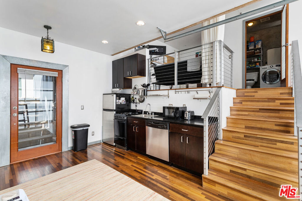 24 Westminster Avenue - Photo 4
