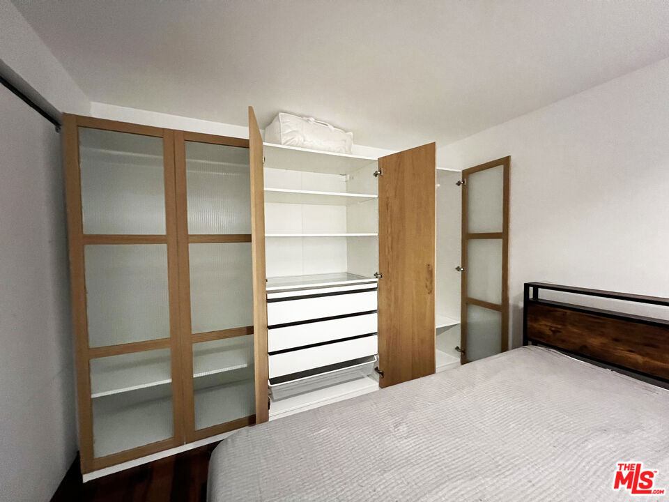 24 Westminster Avenue - Photo 8