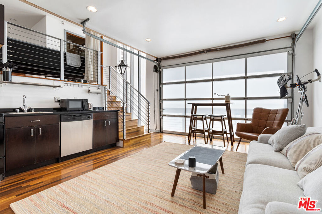 24 Westminster Avenue - Photo 2