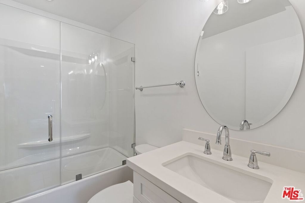257 S Manhattan Place - Photo 8