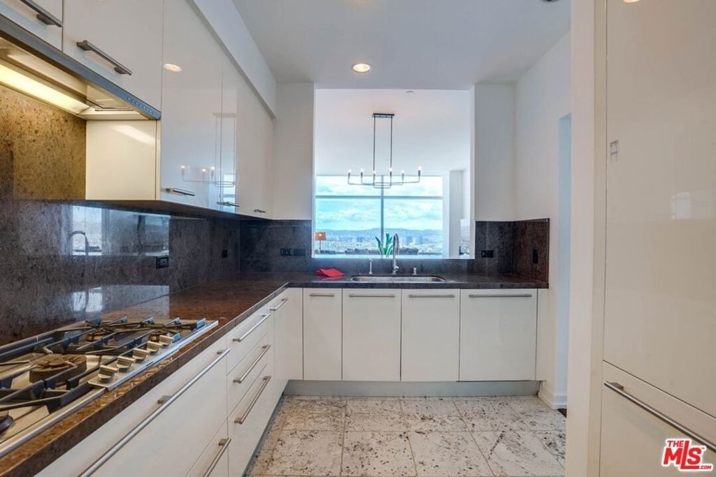 900 W Olympic Boulevard - Photo 9