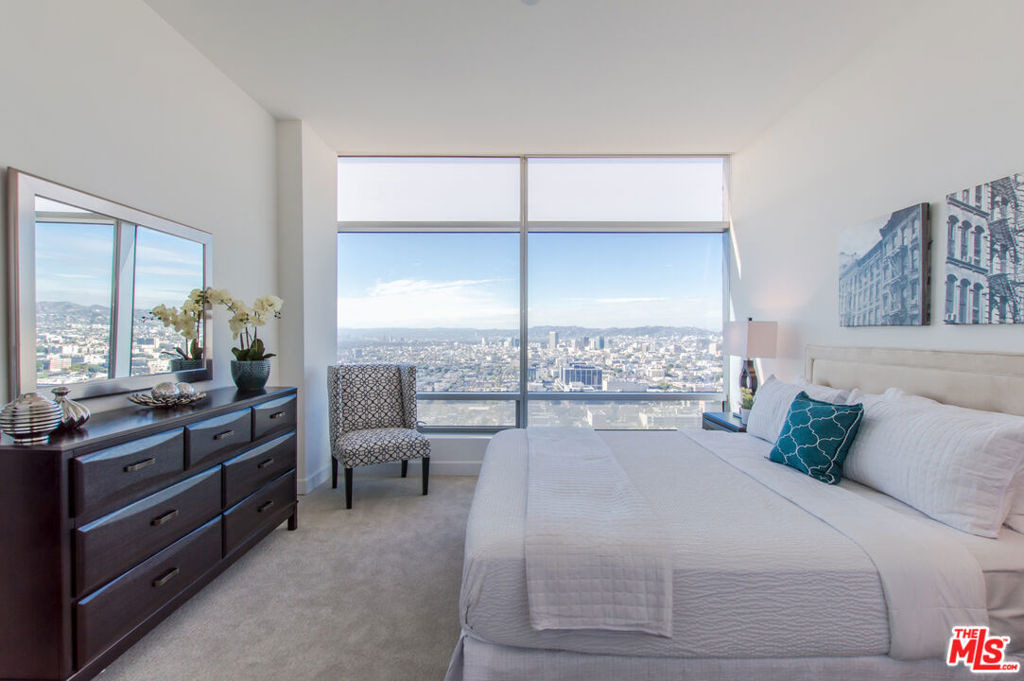 900 W Olympic Boulevard - Photo 14