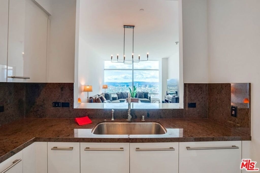 900 W Olympic Boulevard - Photo 11