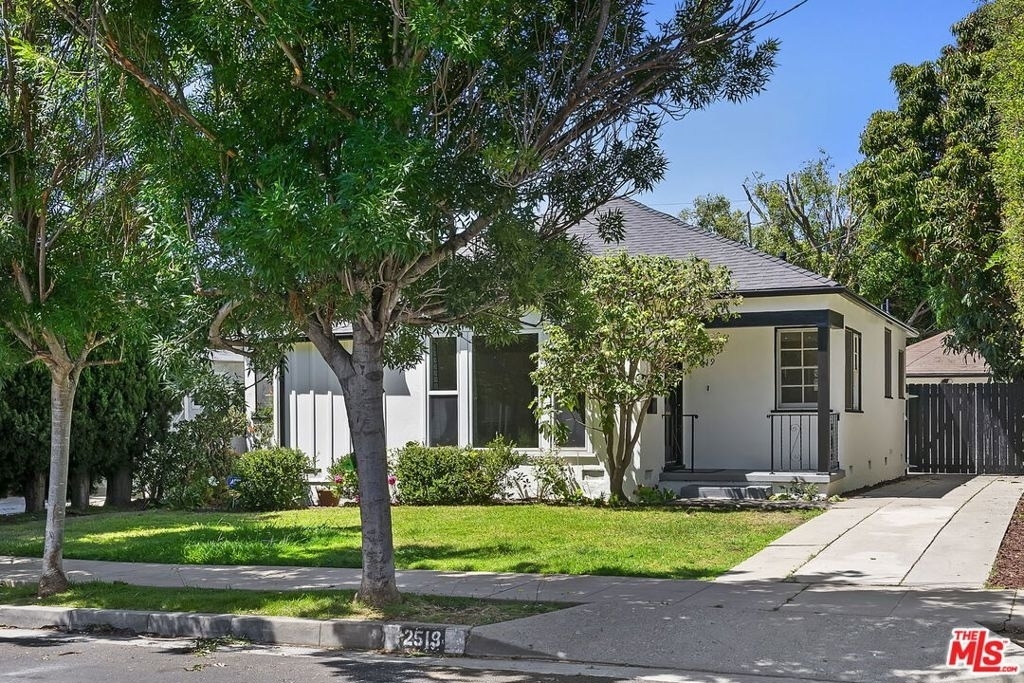 2519 Bentley Avenue - Photo 2