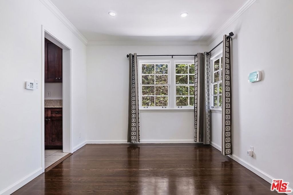 2519 Bentley Avenue - Photo 9