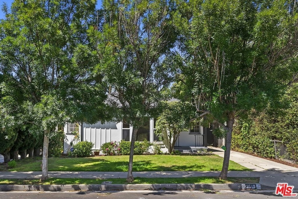 2519 Bentley Avenue - Photo 3