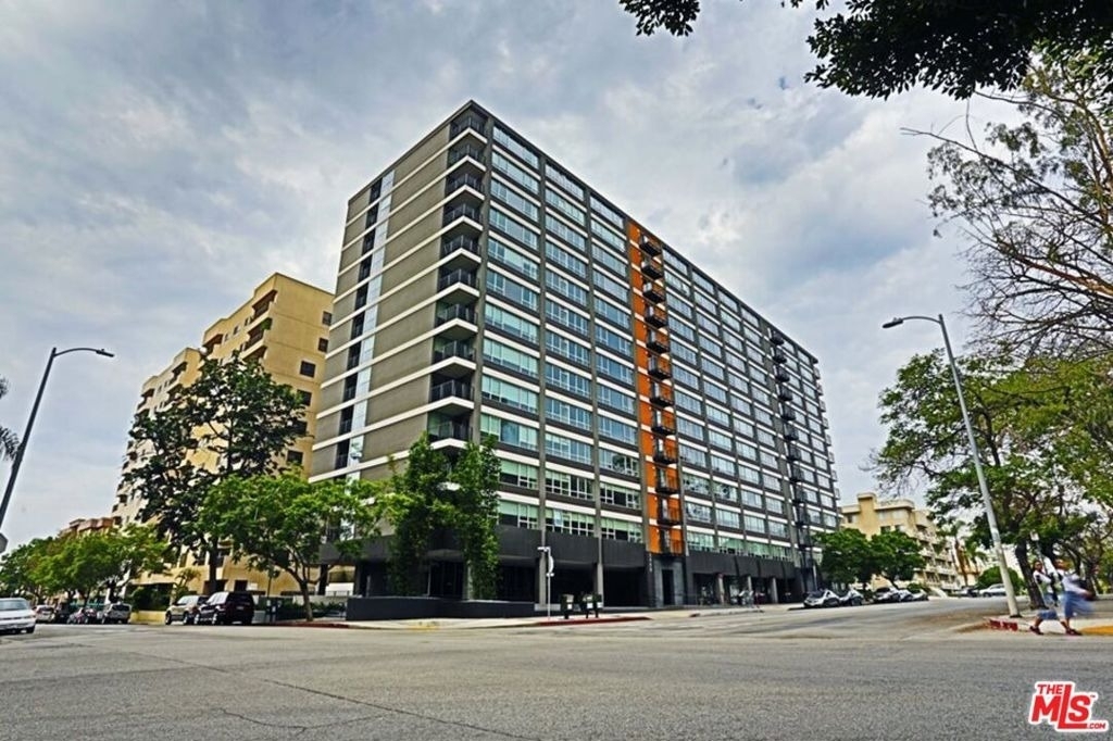 3460 W 7th Street - Photo 1
