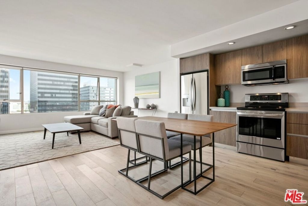 3460 W 7th Street - Photo 1