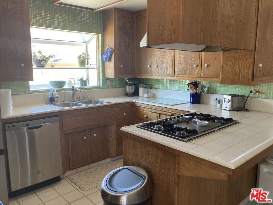758 E Cypress Avenue - Photo 2