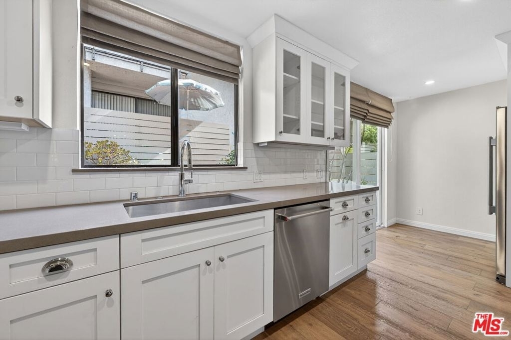 8611 Burton Way - Photo 16