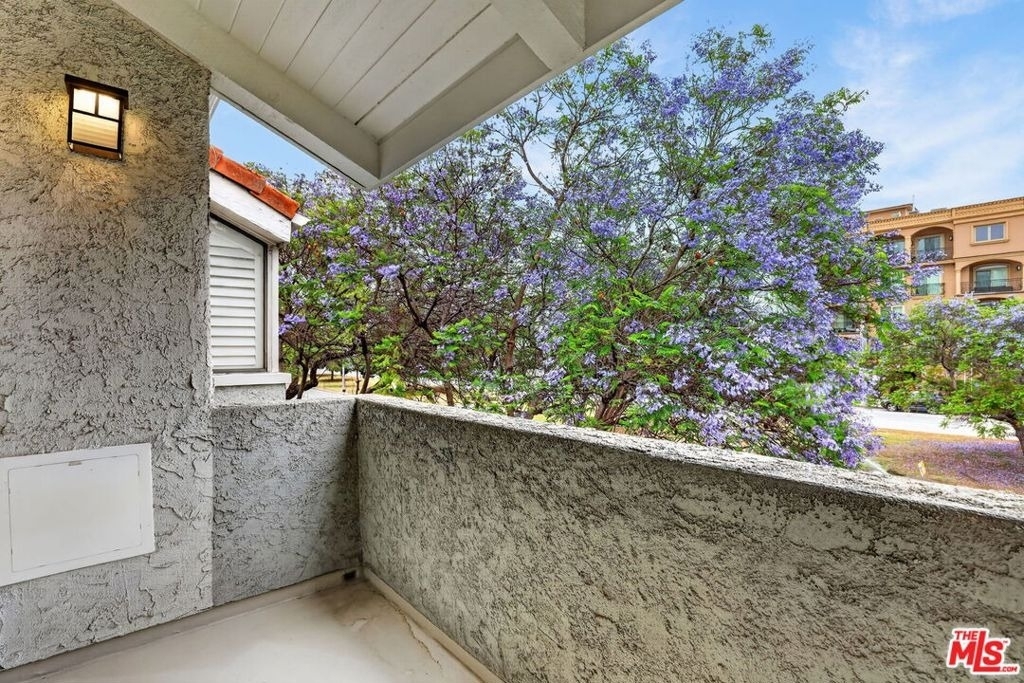 8611 Burton Way - Photo 36